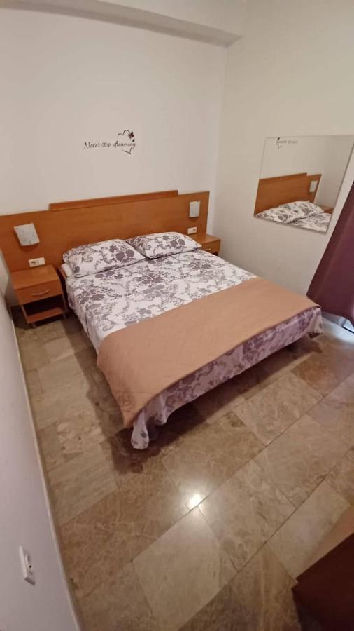 Apartments Senka Orebić Zewnętrze zdjęcie